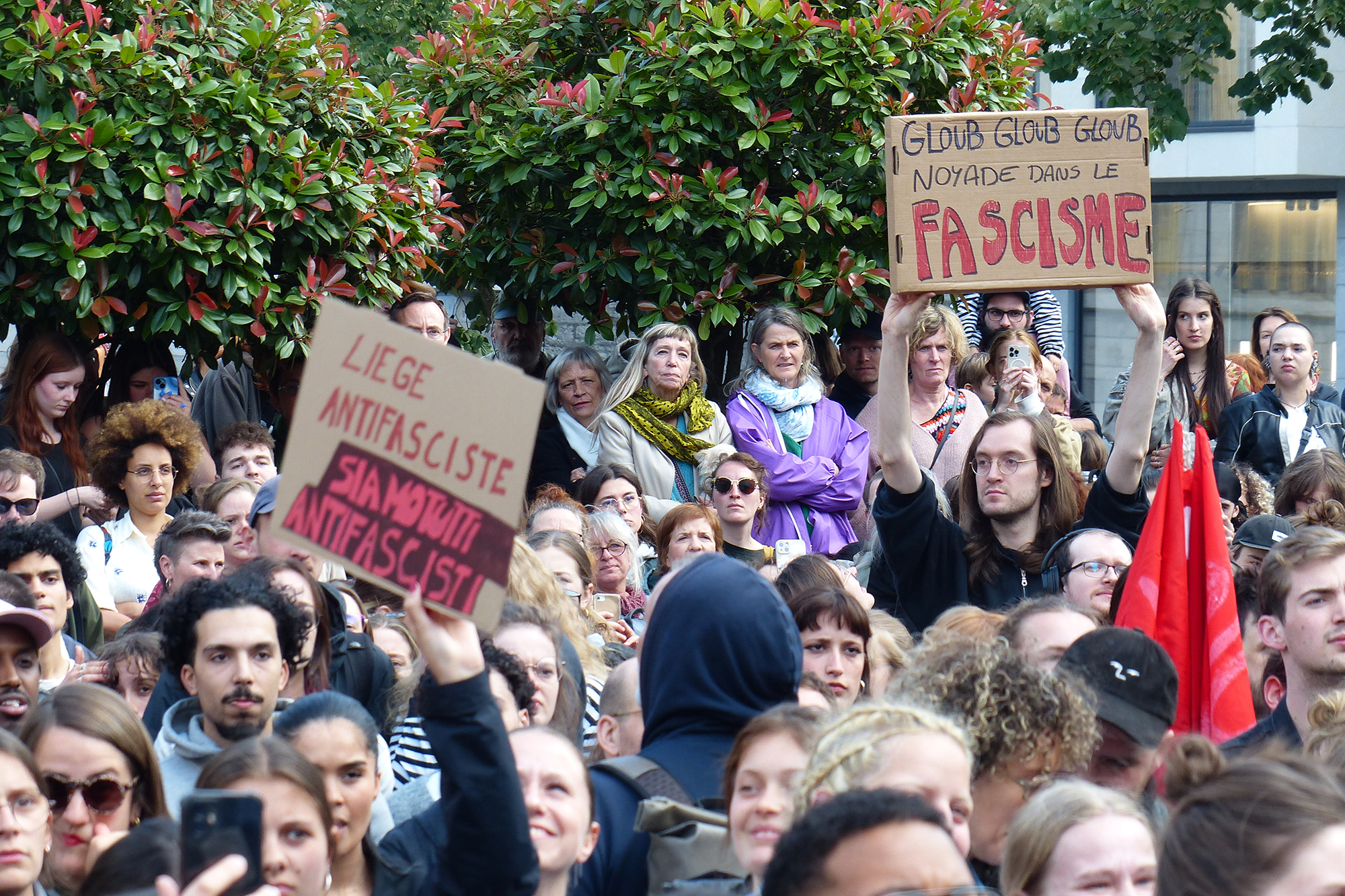 Demonstranten bei der Protestkundgebung unter dem Motto „Contre le fascisme et la misere“ in Lüttich