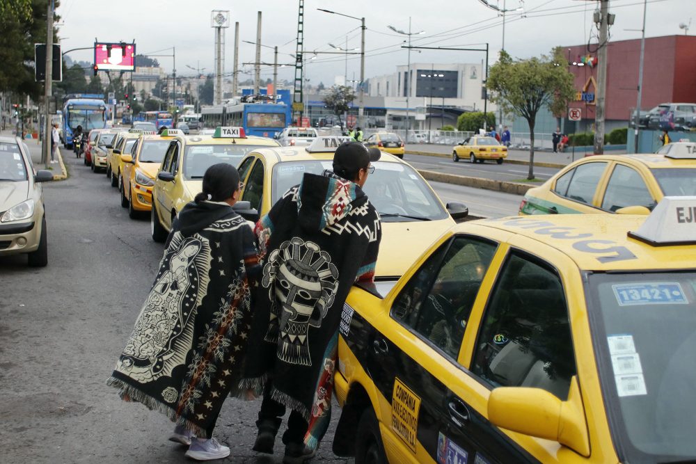 Wegen des Stromausfalls konnten in Ecuadors Hauptstadt Quito auch die U-Bahnen teilweise nicht fahren, weshalb Taxis sehr gefragt waren