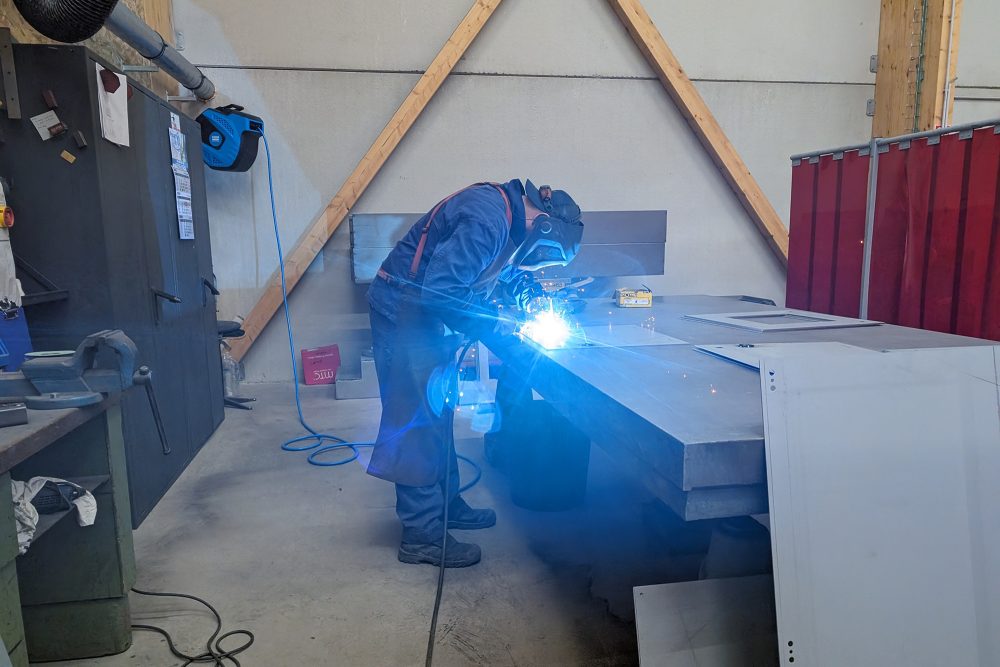 Schweißer bei der Arbeit bei "Eupen Metal" in Raeren