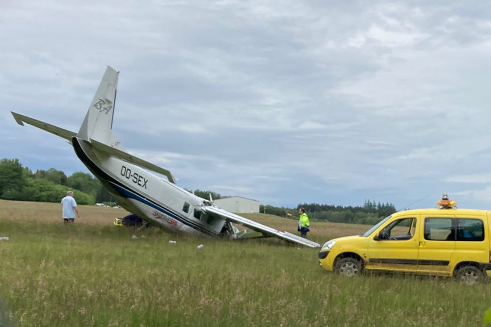 Die Maschine vom Typ Cessna 208 ist auf dem Gelände des Flugplatzes La Sauvenière hart aufgekommen