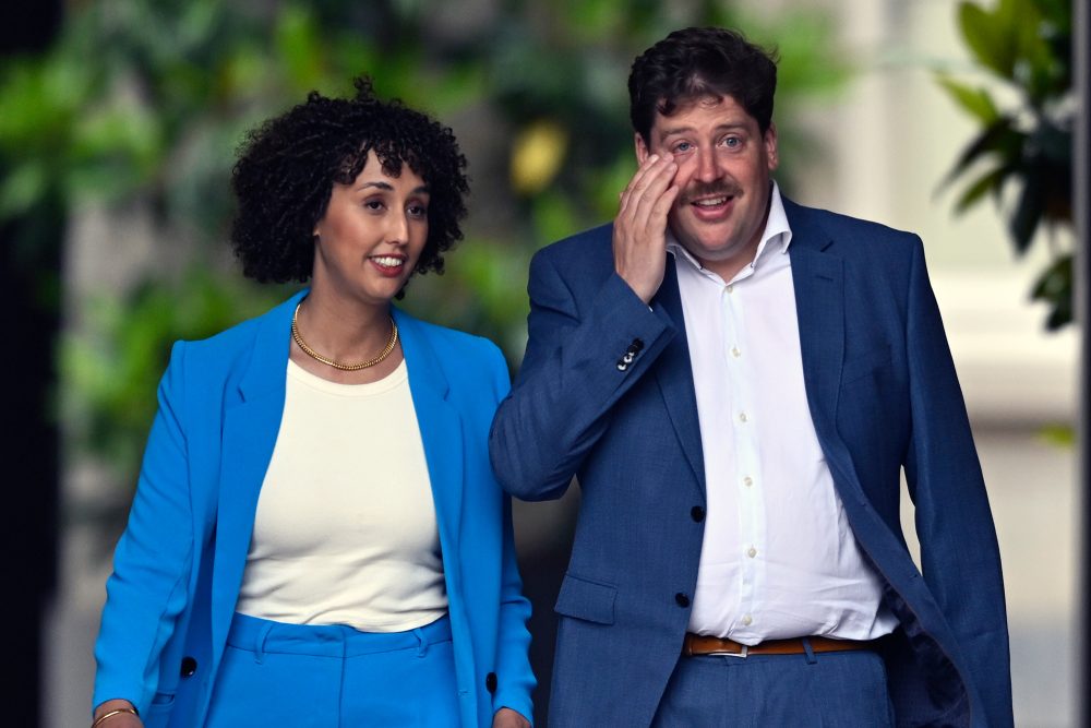 Die Co-Vorsitzenden von Groen, Nadia Naji und Jeremie Vaneeckhout, verlassen den Königspalast in Brüssel nach einem Treffen mit König Philippe