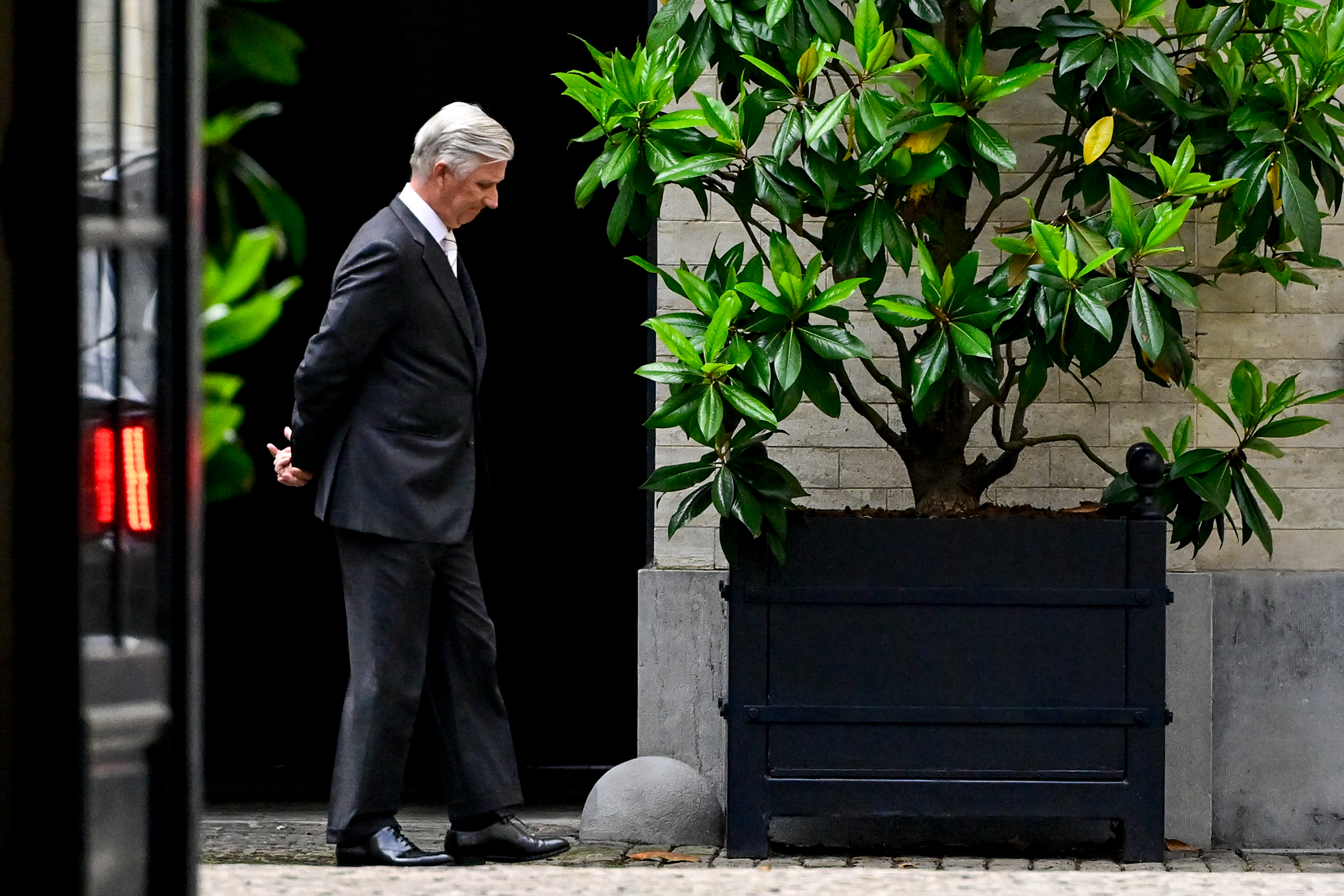 König Philippe vor dem Brüsseler Stadtschloss