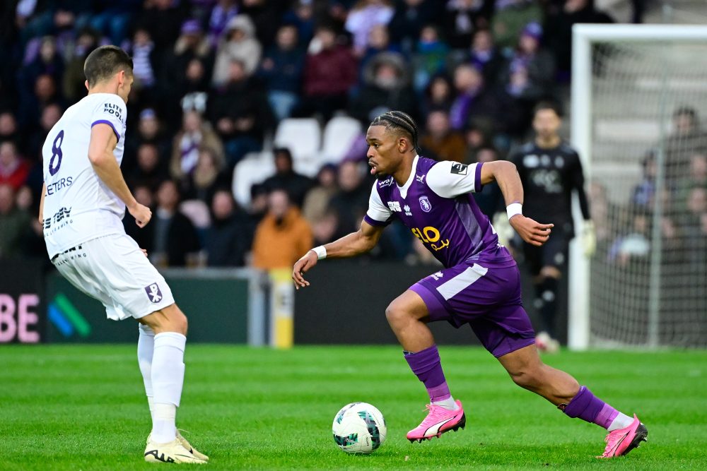 Mardochée Nzita (r.) beim Spiel Beerschot gegen Patro Eisden Maasmechelen am 19. April