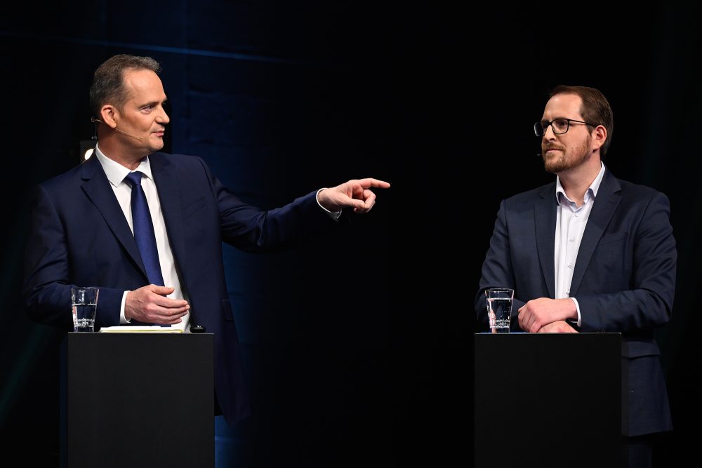 Oliver Paasch (ProDG) und Jérôme Franssen (CSP) bei der PDG-Wahldebatte von GrenzEcho und BRF