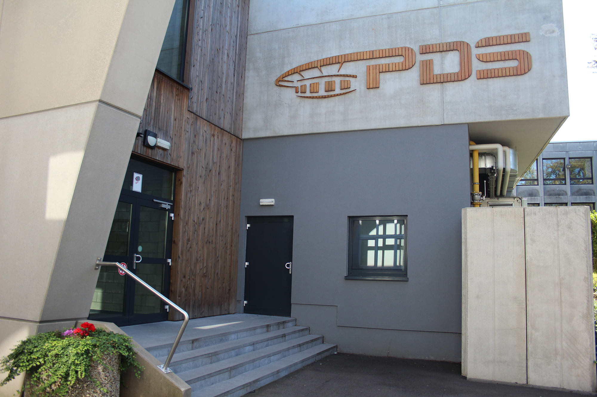 -bertragung-von-Schulgeb-uden-Bisch-flicher-Schulen-Auch-Pater-Damian-Sekundarschule-jetzt-Eigentum-der-DG