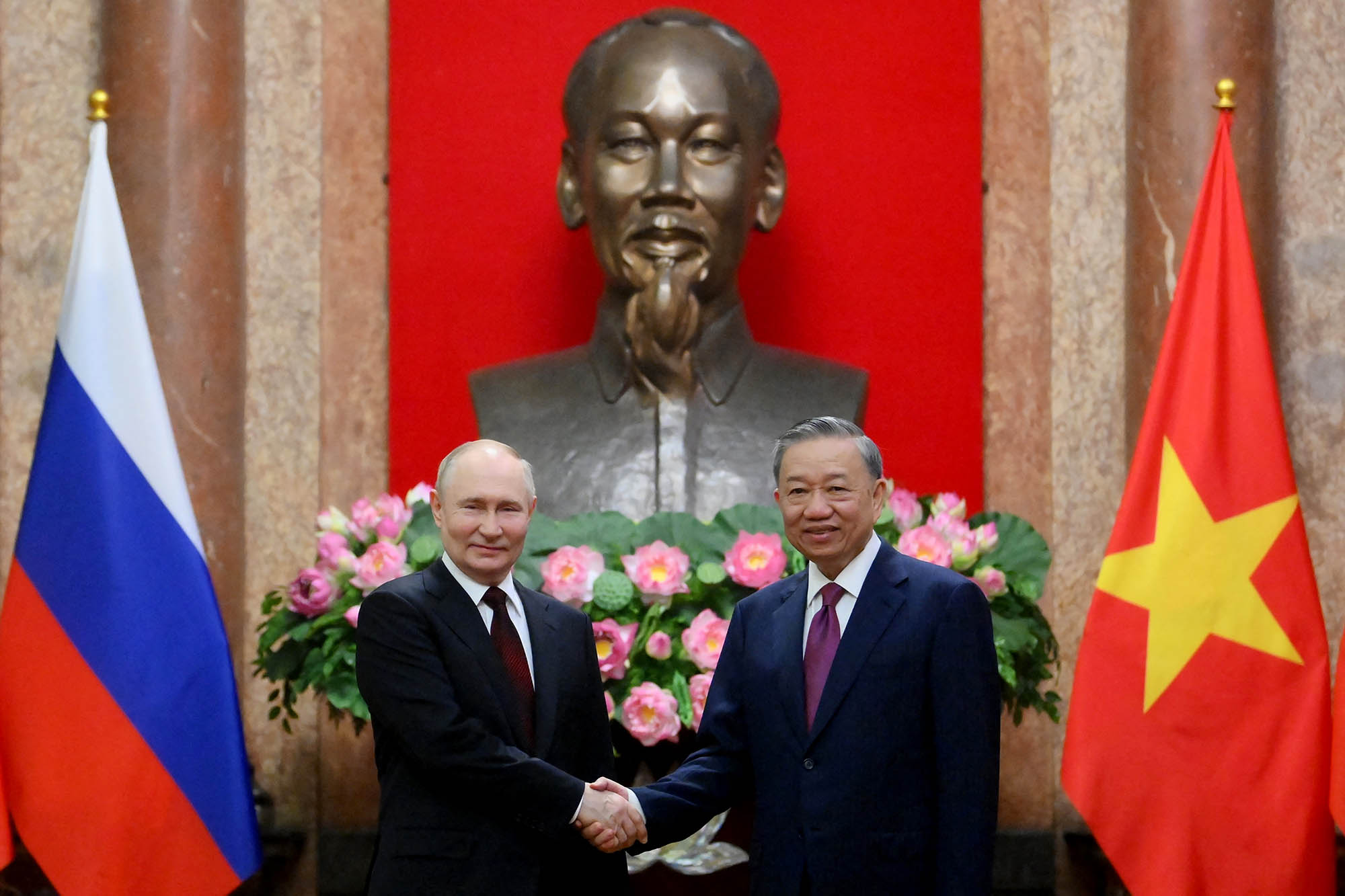 Russlands Präsident Putin und Vietnams Präsident To Lam in Hanoi