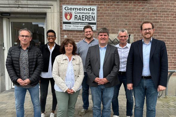 CSL-Fraktion im Gemeinderat: Roland Lentzen, Naomi Renardy, Manuela Niessen-Madenspacher, Tom Simon, Mario Pitz, Thomas Schwenken mit dem scheidenden Bürgermeister Jérôme Franssen. Auf dem Foto fehlt Andrea Kicken-Tuchenhagen