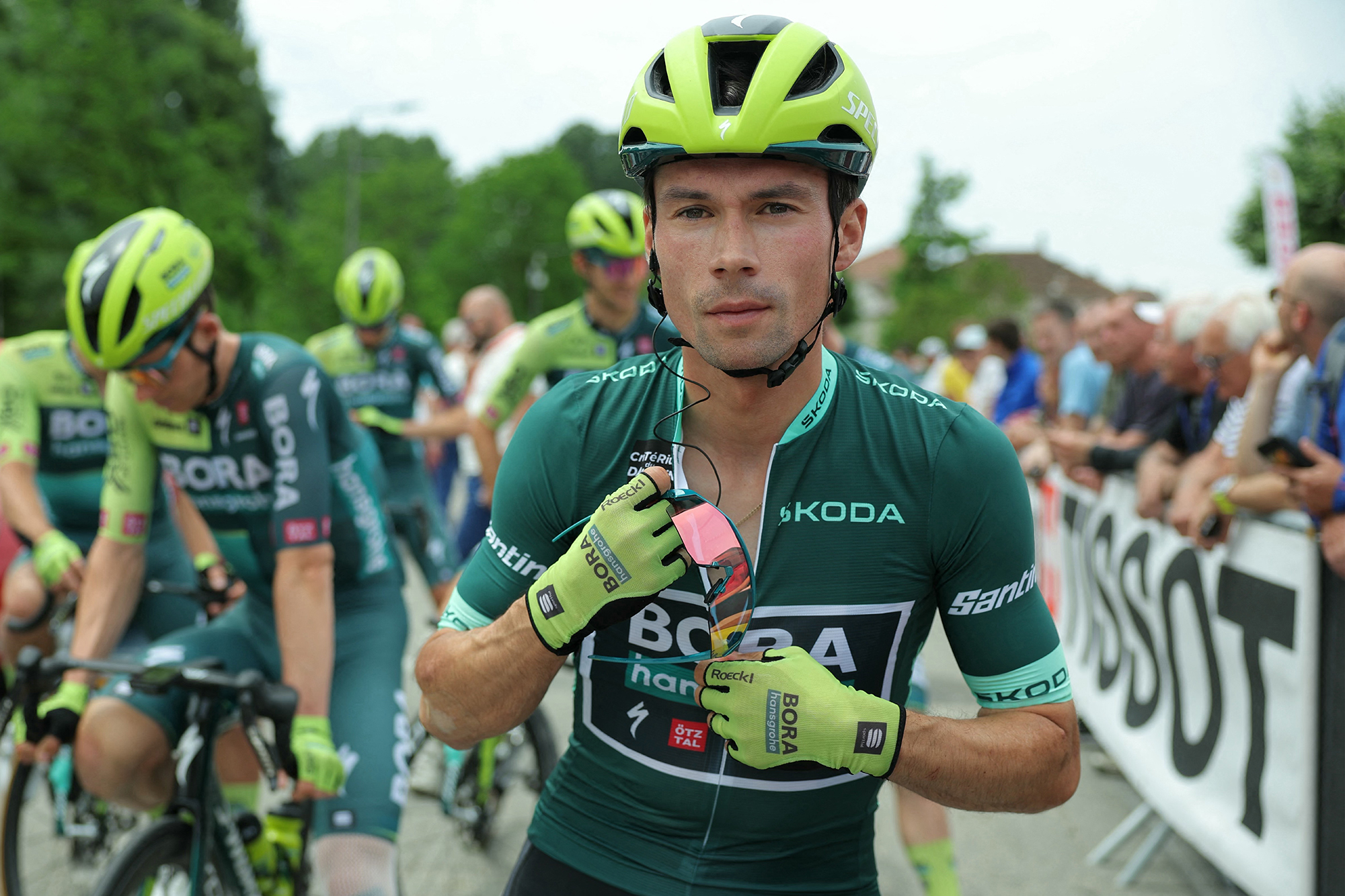 Primoz Roglic beim Start der sechsten Etappe