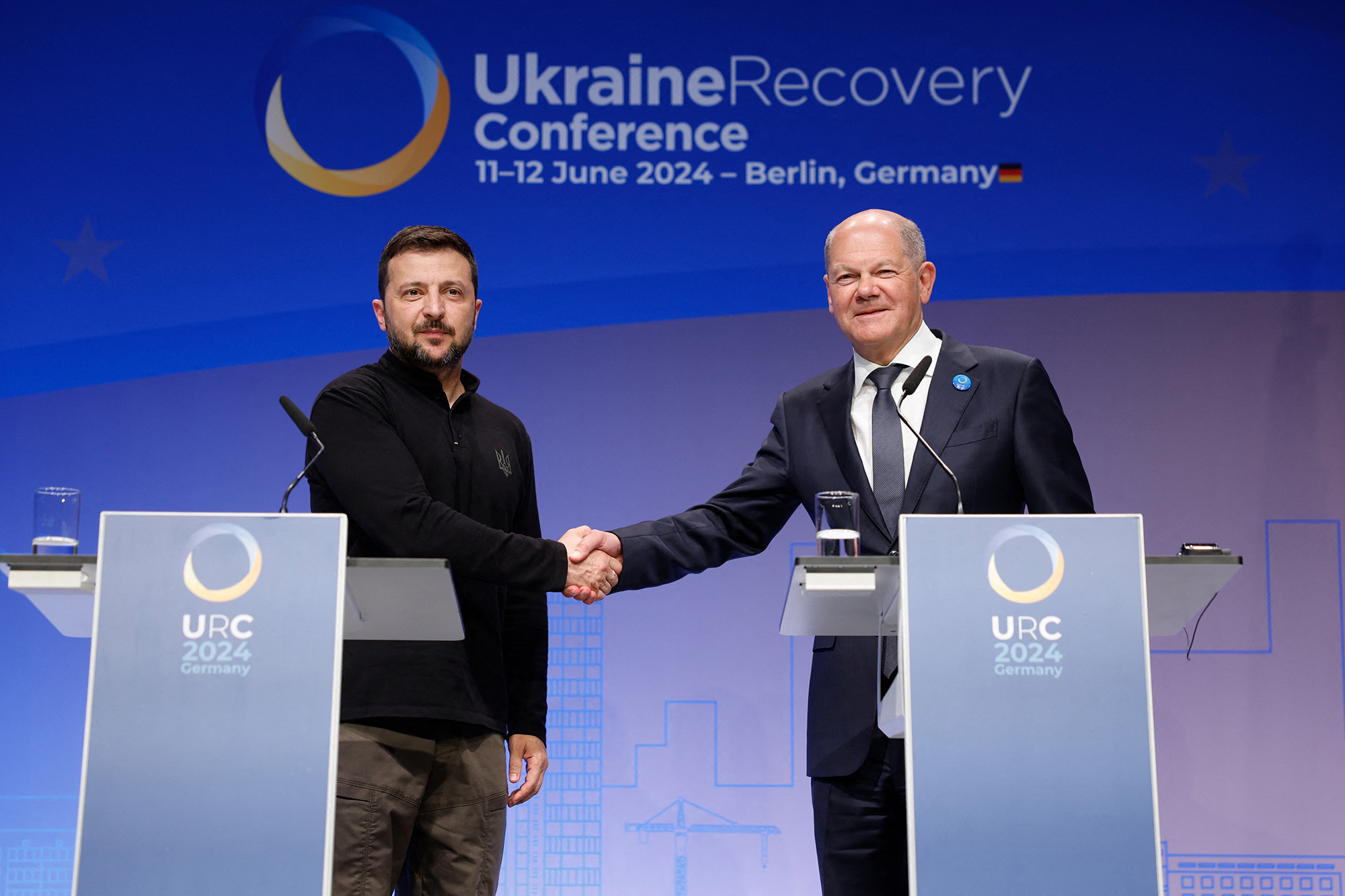 Wolodymyr Selenskyj und Olaf Scholz bei der Ukraine-Wiederaufbaukonferenz in Berlin