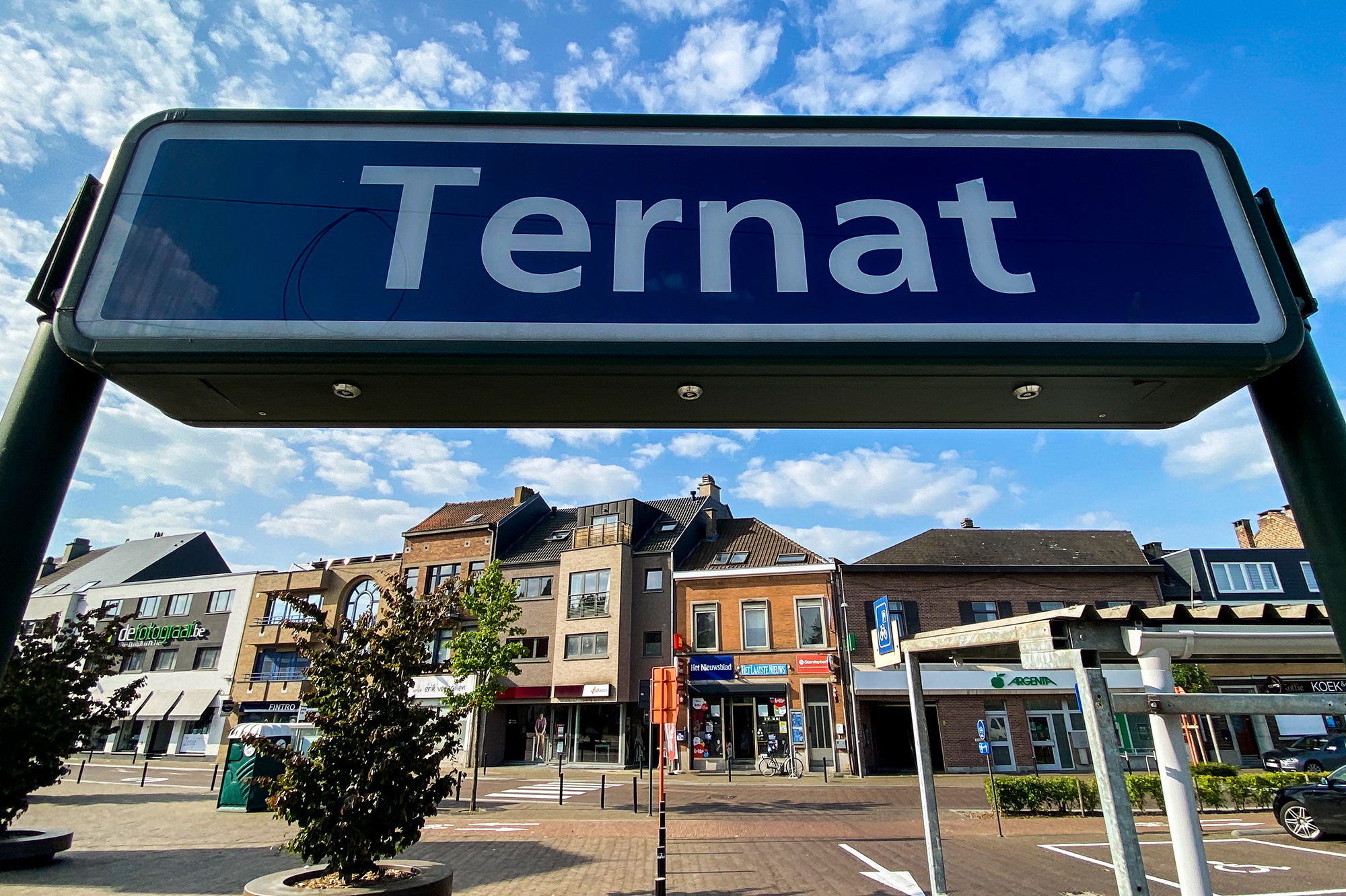 Schild des Bahnhofs Ternat