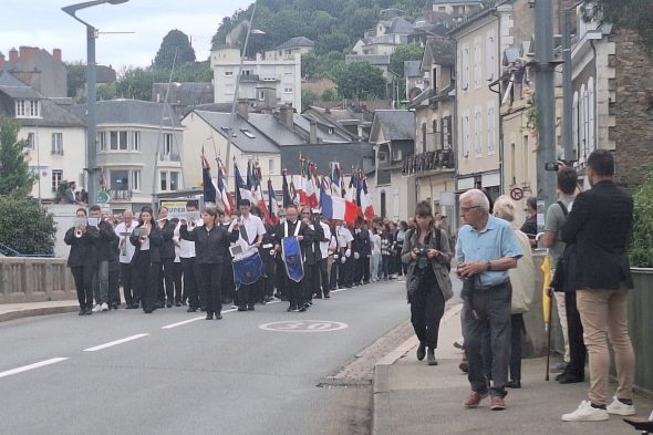 An jedem 9. Juni geht die Bevölkerung von Tulle in einem schweigenden Zug die Strecke vom Viertel Souilhac, dem Ort der Erhängungen, bis nach Cueille, dem Ort, wo die Leichen der Erhängten in zwei Massengräbern verscharrt wurden