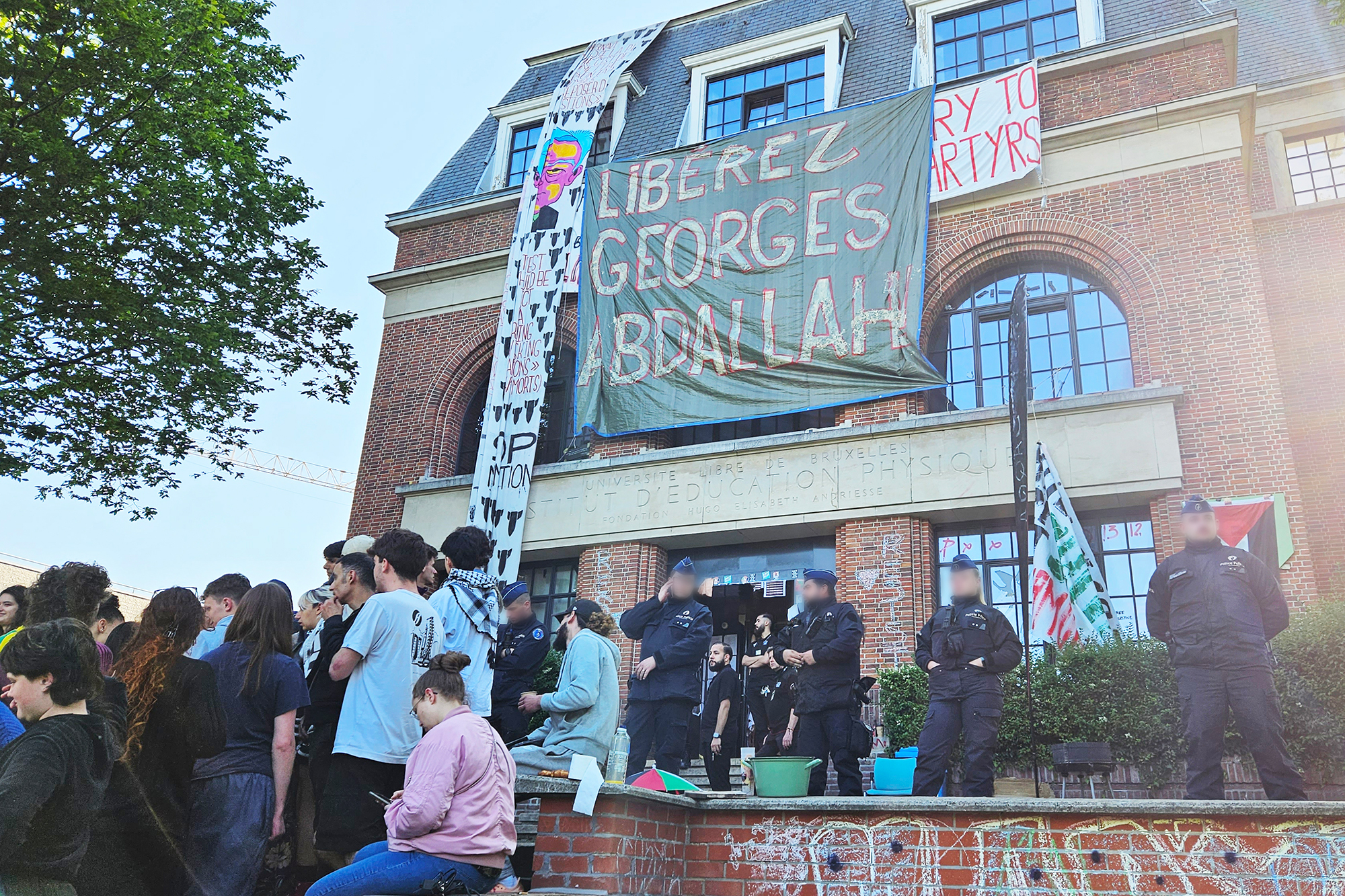 Studenten verlassen das besetzte ULB-Gebäude