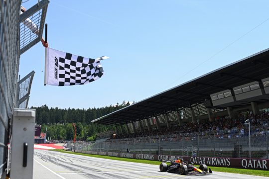 Max Verstappen gewinnt das Sprintrennen in Österreich