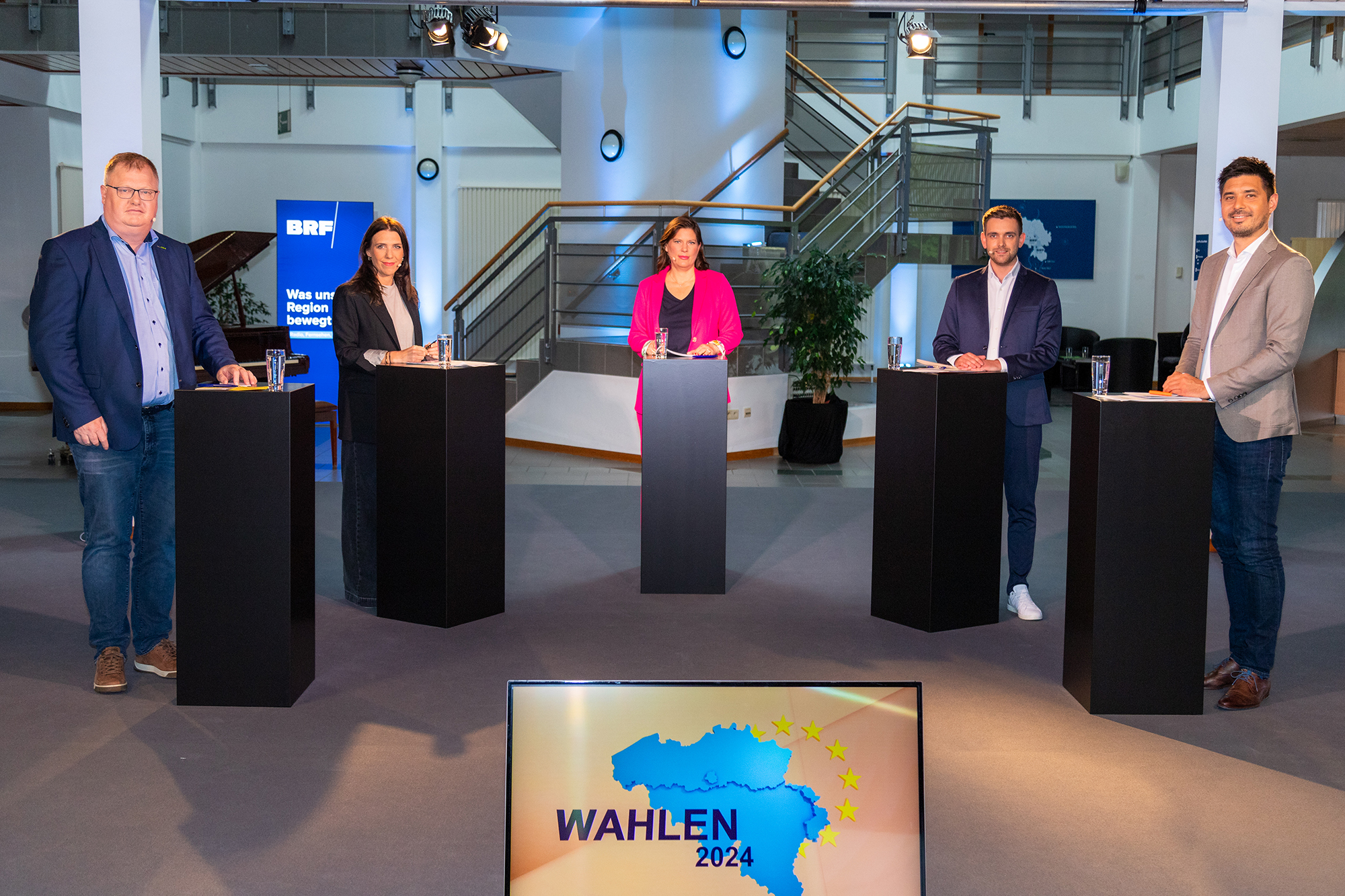 Debatte zu den Regionalwahlen im BRF-Funkhaus: Freddy Mockel, Christine Mauel, Moderatorin Simonne Doepgen, Patrick Spies, Cliff Wirajendi