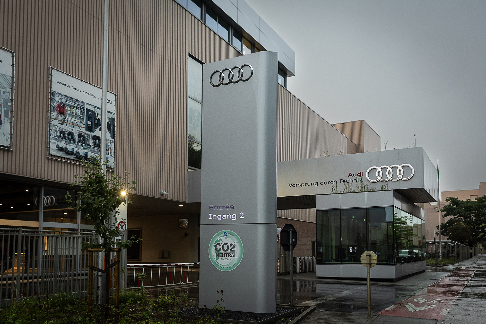 Eingangsbereich des Audi-Werks in Brüssel