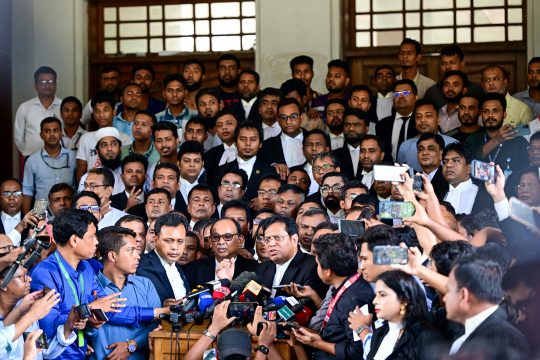 Verkündung des Urteils vor dem Obersten Gericht in Dhaka