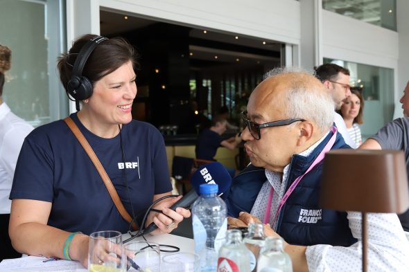 BRF-Reporterin Simonne Doepgen und Jean Steffens, einer der Gründer der Francofolies de Spa