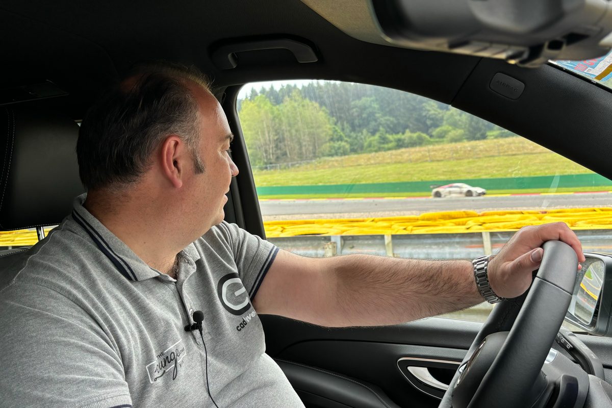 Frédéric Heuschen ist als Chauffeur an der Rennstrecke im Einsatz - für den guten Zweck