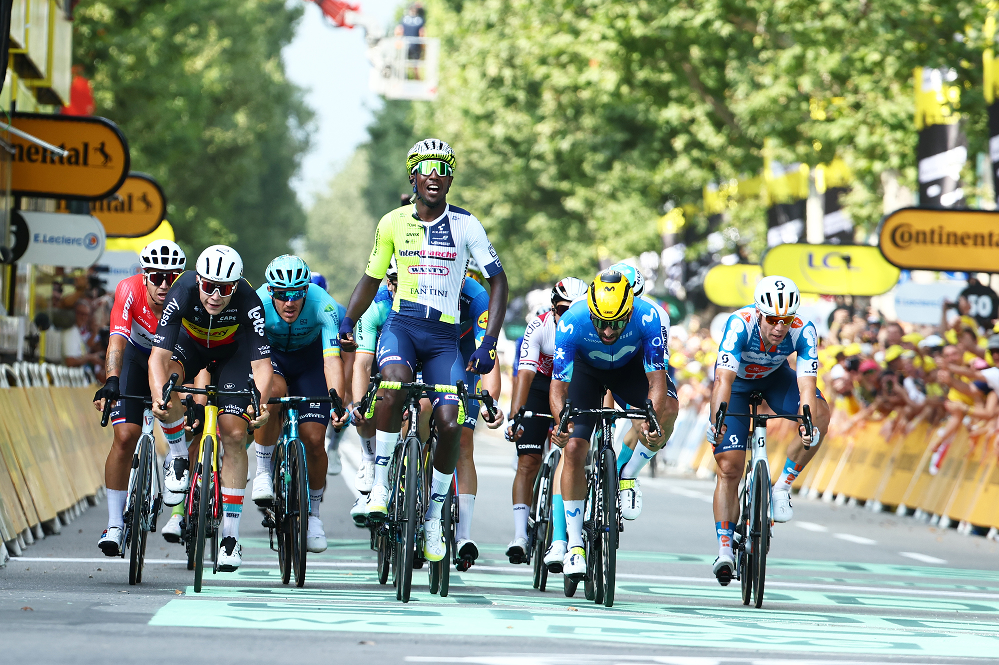 Biniam Girmay Hailu (Intermarché-Wanty) gewinnt die dritte Etappe der Tour de France