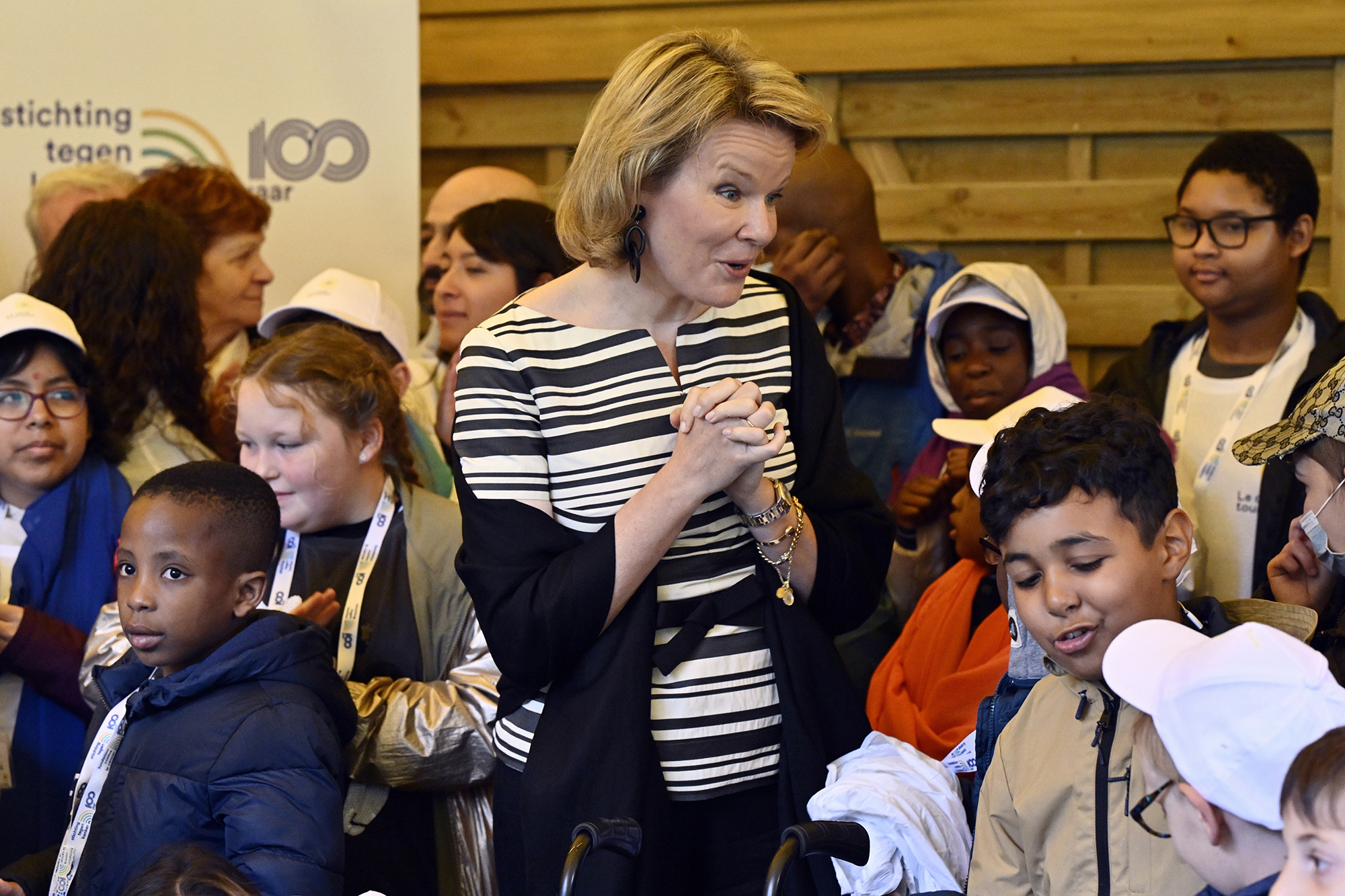 Königin Mathilde bei ihrem Besuch im Camp Tournesol in Arimont bei Malmedy