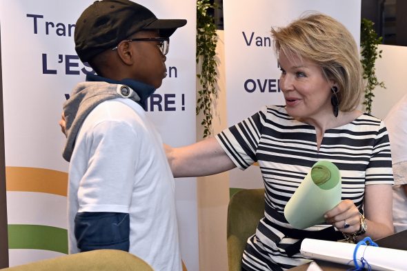 Königin Mathilde bei ihrem Besuch im Camp Tournesol in Arimont bei Malmedy