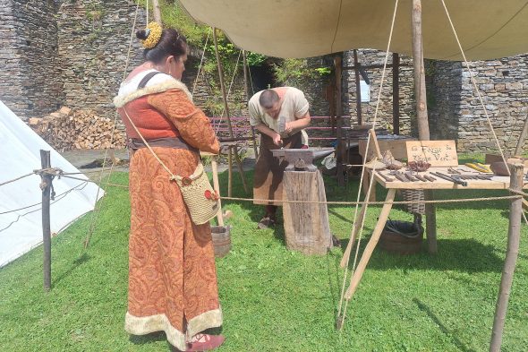 Mittelalterfest in der Burg Reuland: Der Schmied bei der Arbeit