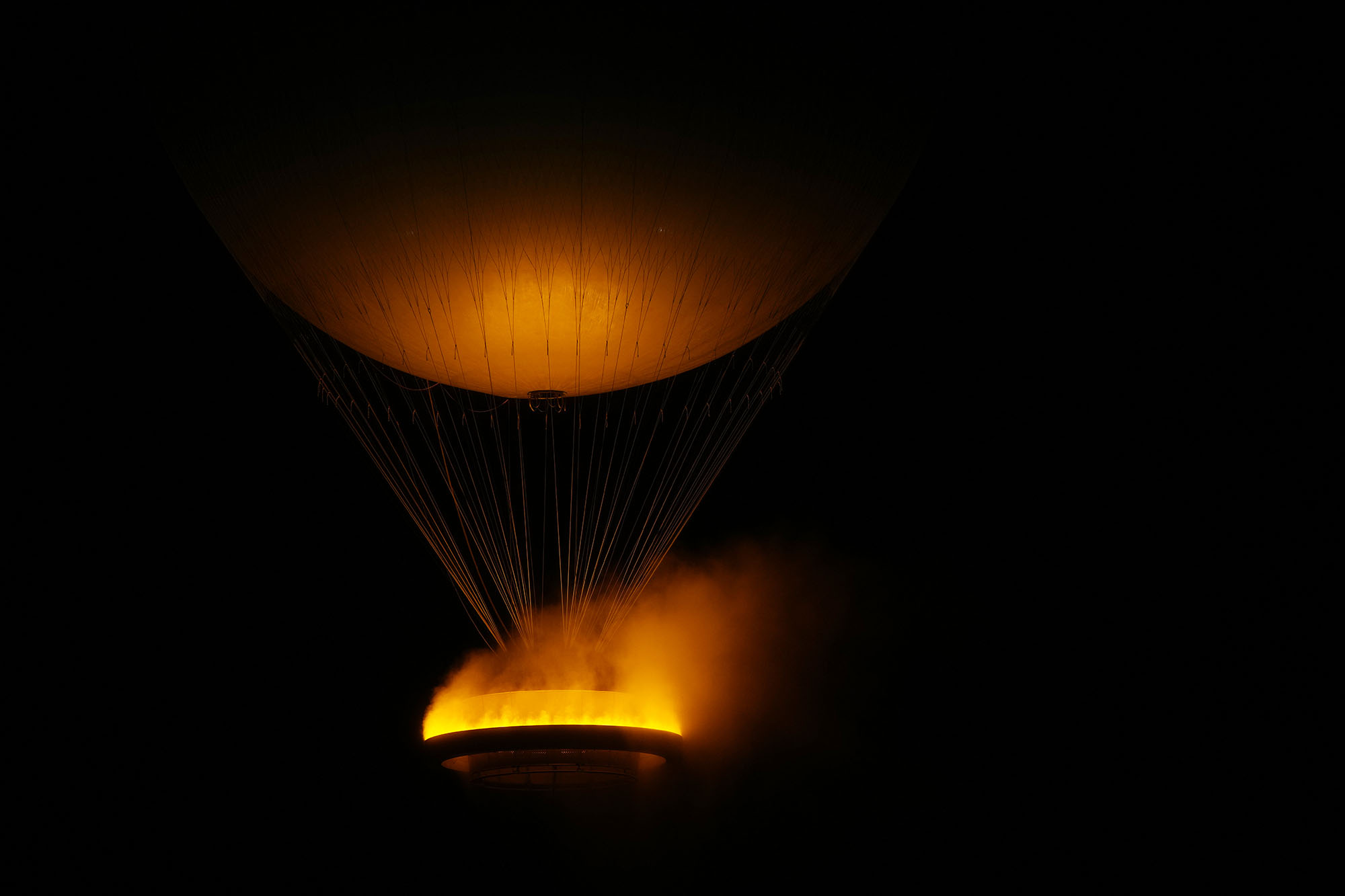 Ballon mit dem Olympischen Feuer in Paris