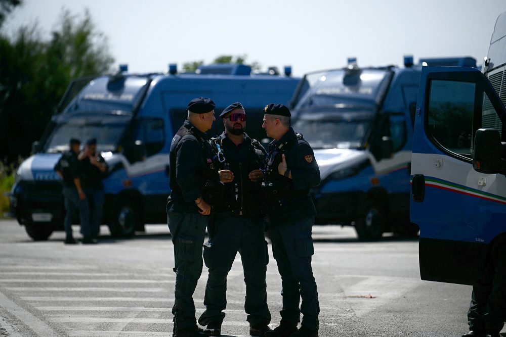 Italienische Polizisten bei einem Einsatz