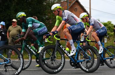 Biniam Girmay und Laurenz Rex bei der zehnten Etappe der Tour de France