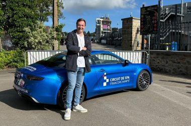 Robin Emonts absolviert die Streckentaufe im Alpine A110