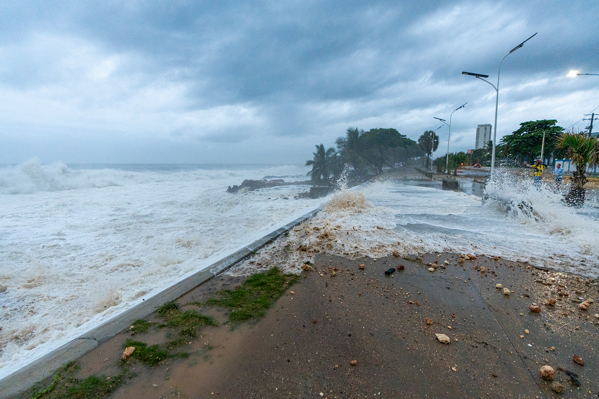 Hurrikan Beryl sorgt für Springflut in Santo Domingo, Dominikanische Republik