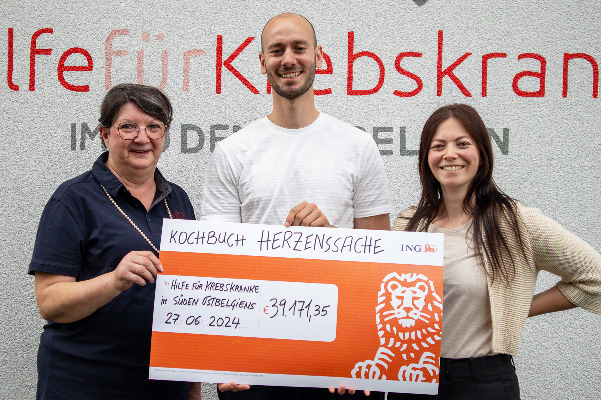 Herzenssache: Kochbuch bringt Krebshilfe 39.171,35 Euro