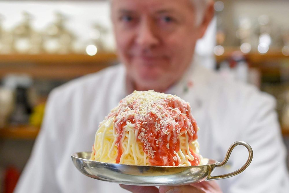 Egidio Panciera mit einem Spaghetti-Eis