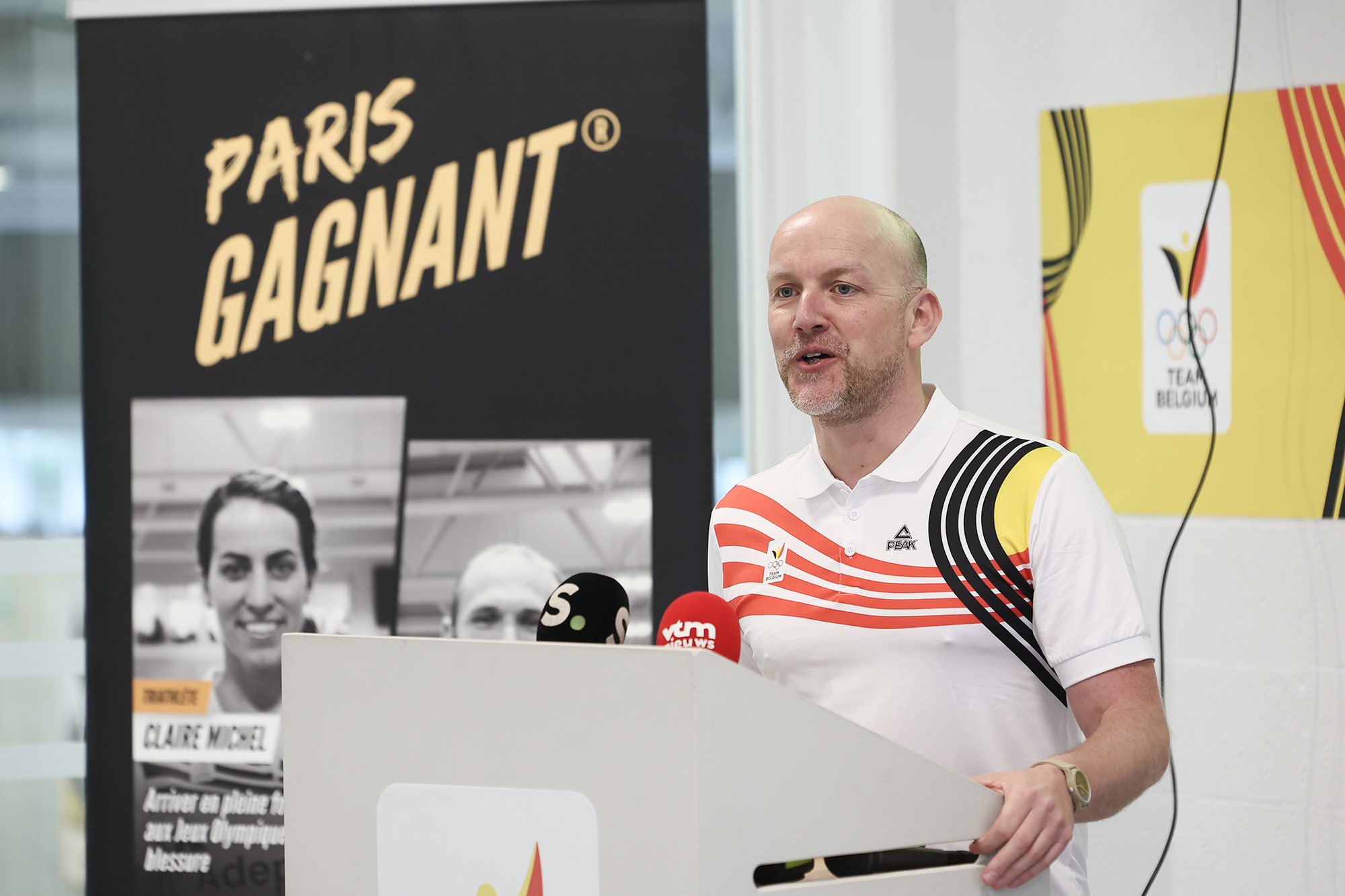 Olav Spahl, der Delegationsleiter fürs Team Belgium bei Olympia, bei einer Pressekonferenz