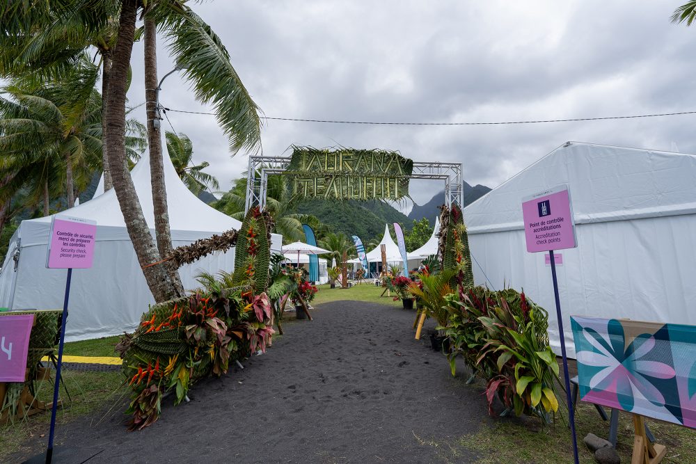 Das olympische Dorf in Teahupo auf Tahiti