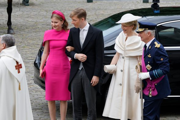 Kronprinzessin Elisabeth, Prinz Emmanuel, Königin Mathilde und König Philippe vor dem Te Deum