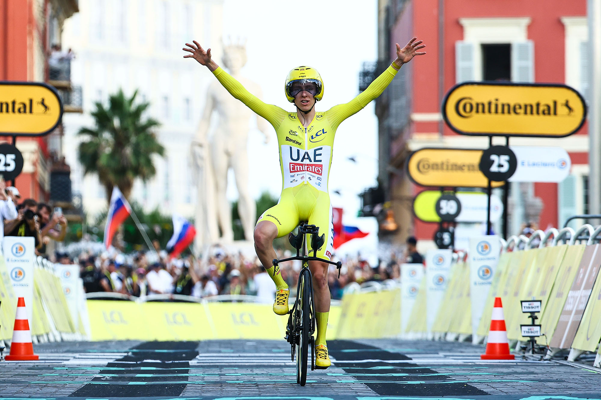 Tadej Pogacar gewinnt das Einzelzeitfahren und die Tour de France