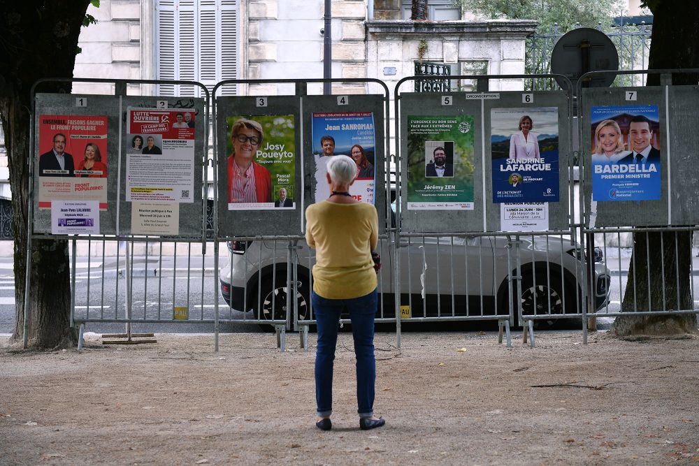 Wahlplakate in Pau im Südwesten Frankreichs