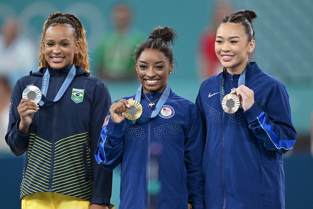 Simone Biles gewinnt Gold im Mehrkampf