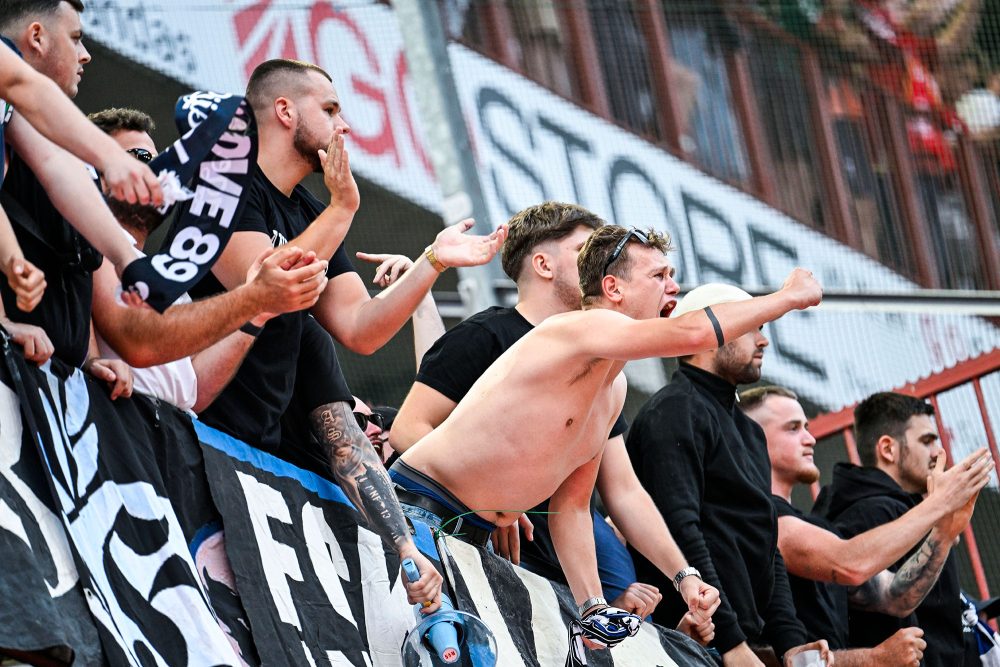 Club-Brügge-Fans am Sonntag im Stadion in Lüttich