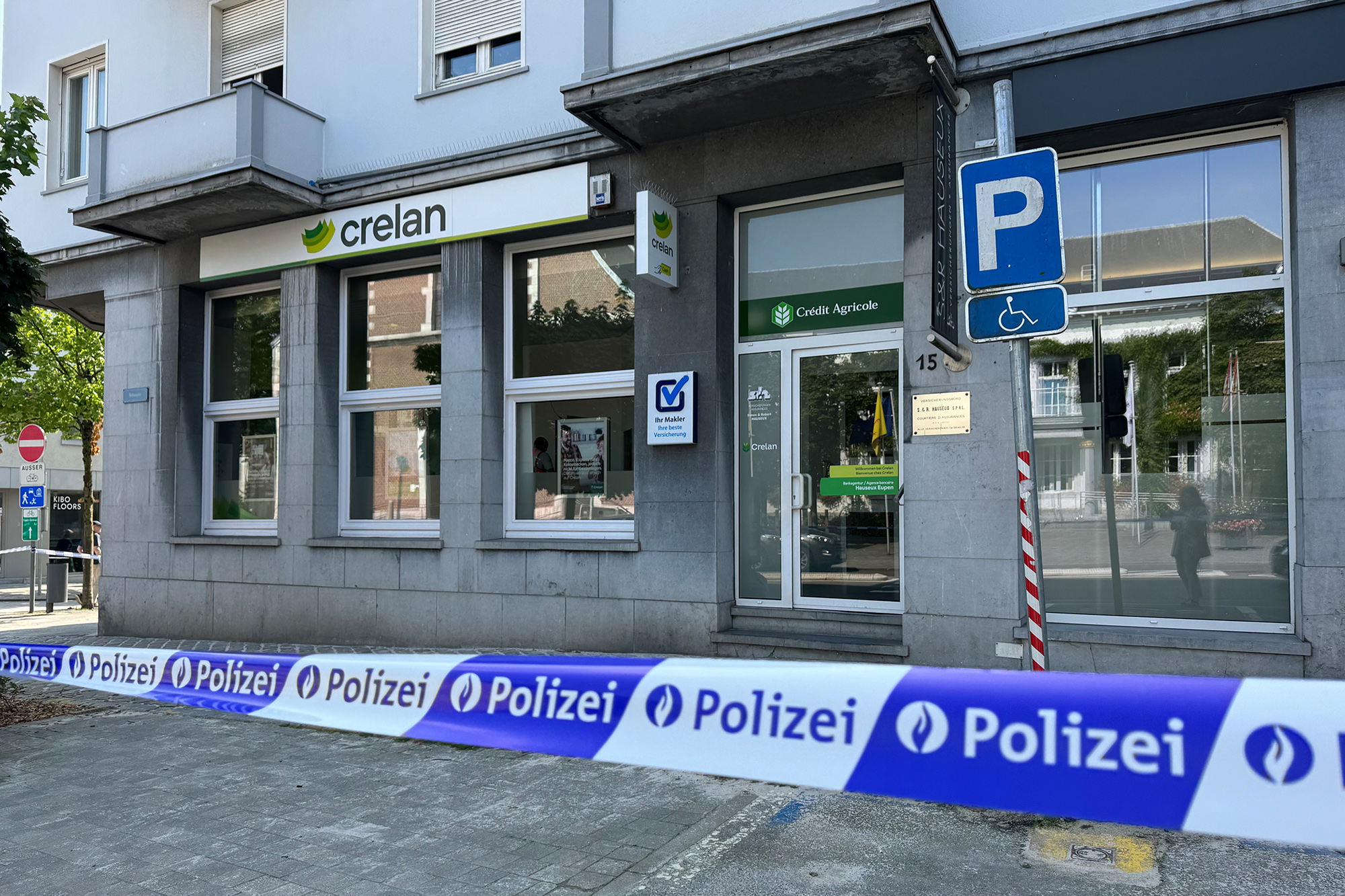 Auch die Crelan-Filiale am Eupener Rathausplatz wurde gesperrt und durchsucht