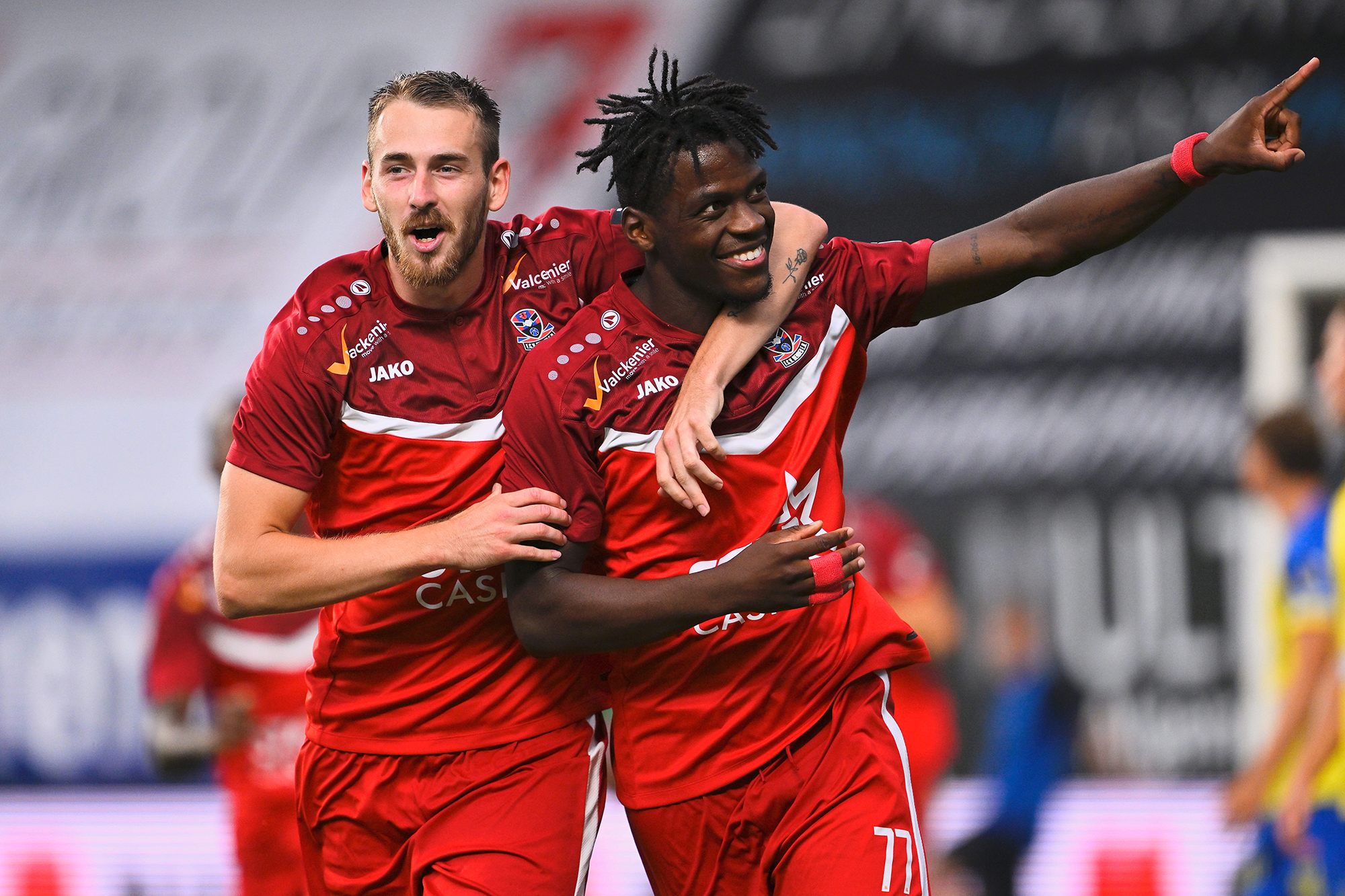 Roman Kvet und Bruny Nsimba - Dender spielt in Sint-Truiden 3:3