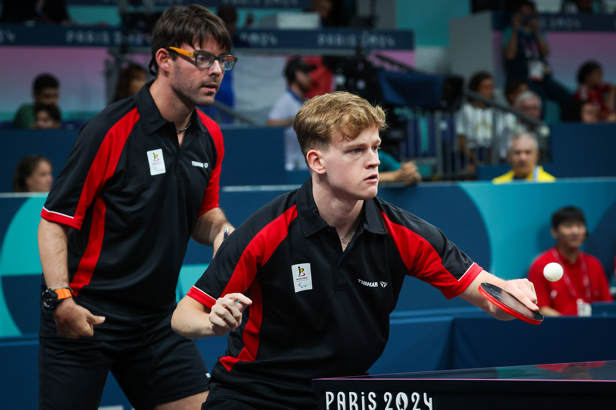 Das belgische Tischtennis-Duo Marc Ledoux und Robin Devos in Aktion