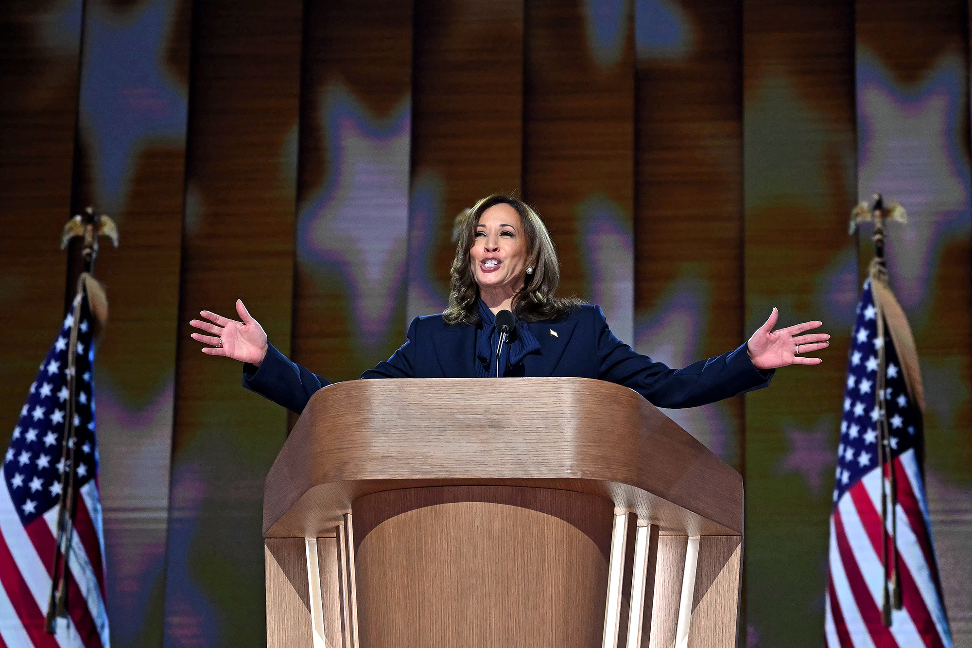 US-Vizepräsidentin und demokratische Präsidentschaftskandidatin 2024 Kamala Harris spricht am vierten und letzten Tag der Democratic National Convention im United Center in Chicago