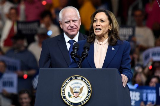 Erster gemeinsamer Auftritt von Kamala Harris und Tim Walz