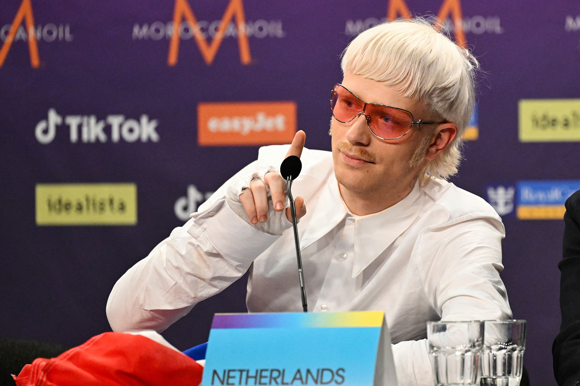 Joost Klein bei der Pressekonferenz nach dem Halbfinale