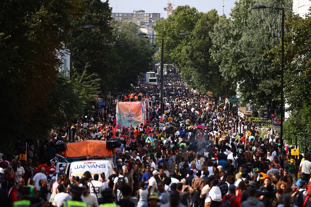 Menschenmassen auf dem Notting Hill Carnival im Westen Londons