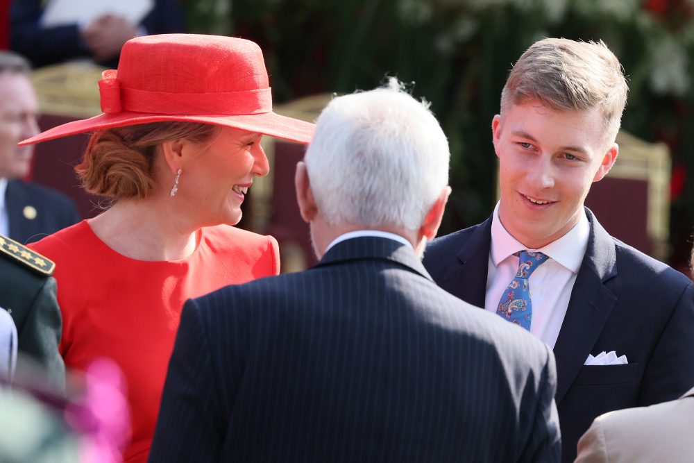 Prinz Emmanuel gemeinsam mit seiner Mutter Königin Mathilde anlässlich der Militärparade in Brüssel am Nationalfeiertag 2024