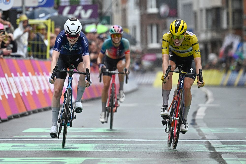 Puck Pieterse (l) gewinnt die vierte Etappe der Tour de France Femmes vor Demi Vollering