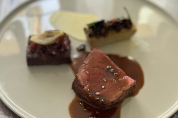 Das Menü: Rinderfilet mit Linsen-Flan und Portwein-Schalotten